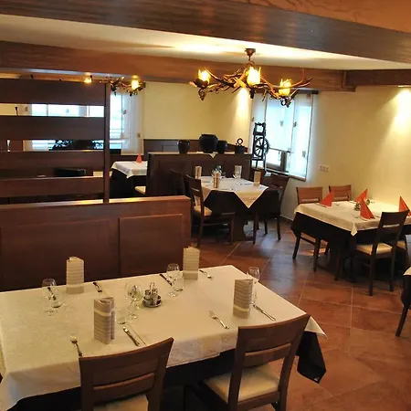 Konukevi Pri Vidrgarju 3*